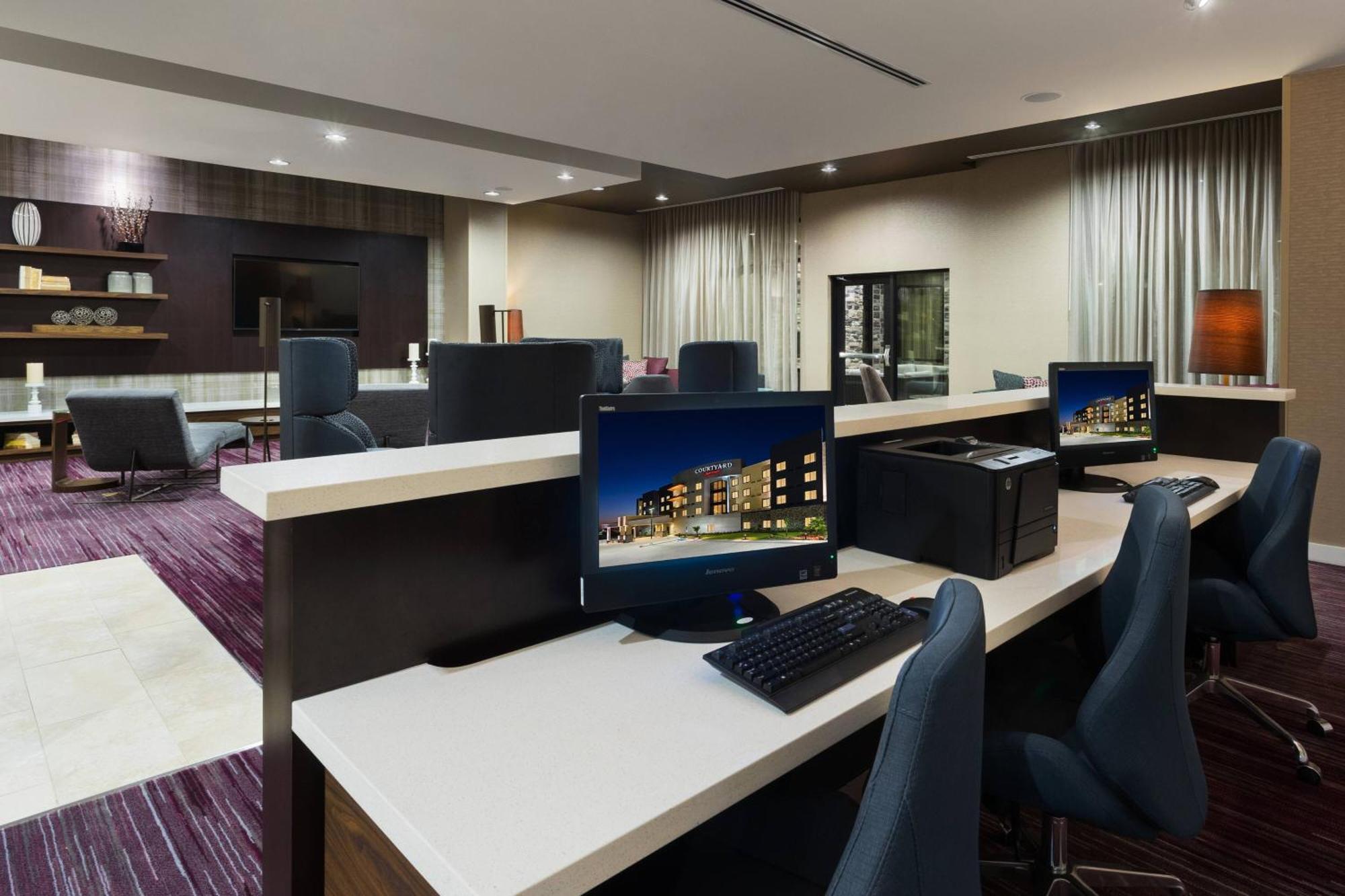 Courtyard By Marriott Houston Mills Hotel