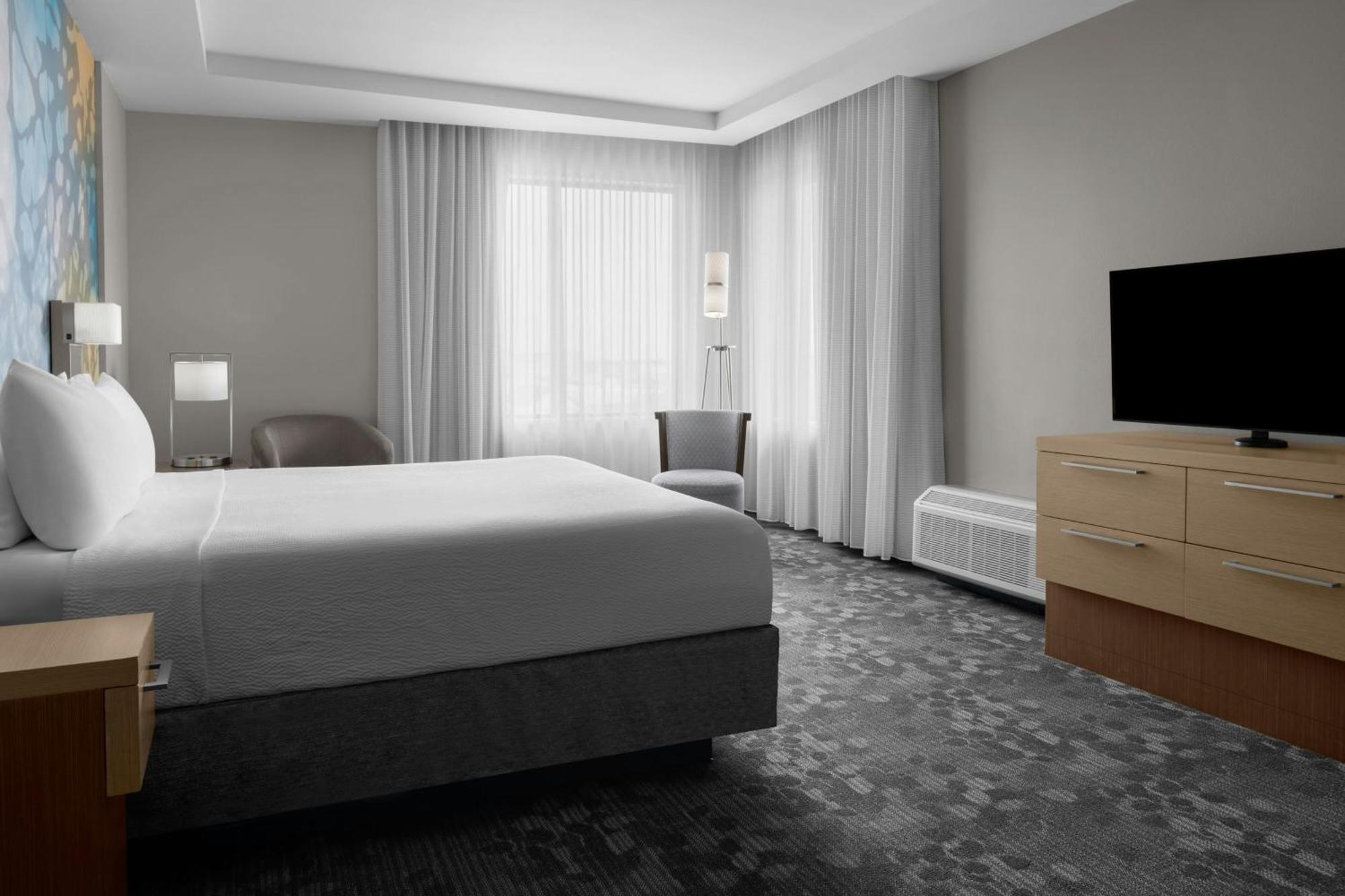 Courtyard By Marriott Houston Mills 3*